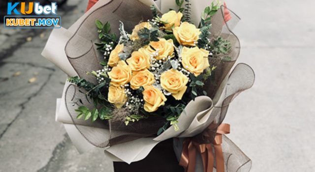 Giải Mã Giấc Mơ Thấy Hoa Màu Vàng Và Những Con Số Tài Lộc Mơ thấy một bó hoa màu vàng trong nhà
